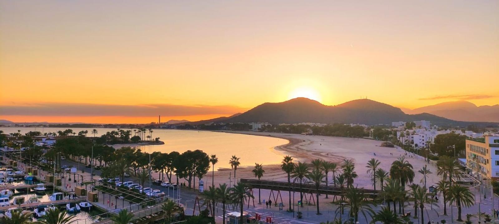 Tranquilo Apartamento Con Vistas Al Mar. Port de Alcudia  Luaran gambar